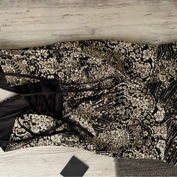 Lulu’s brand new black sparkly dress tags on it. Says it’s a medium but isn’t - Picture 2 of 2